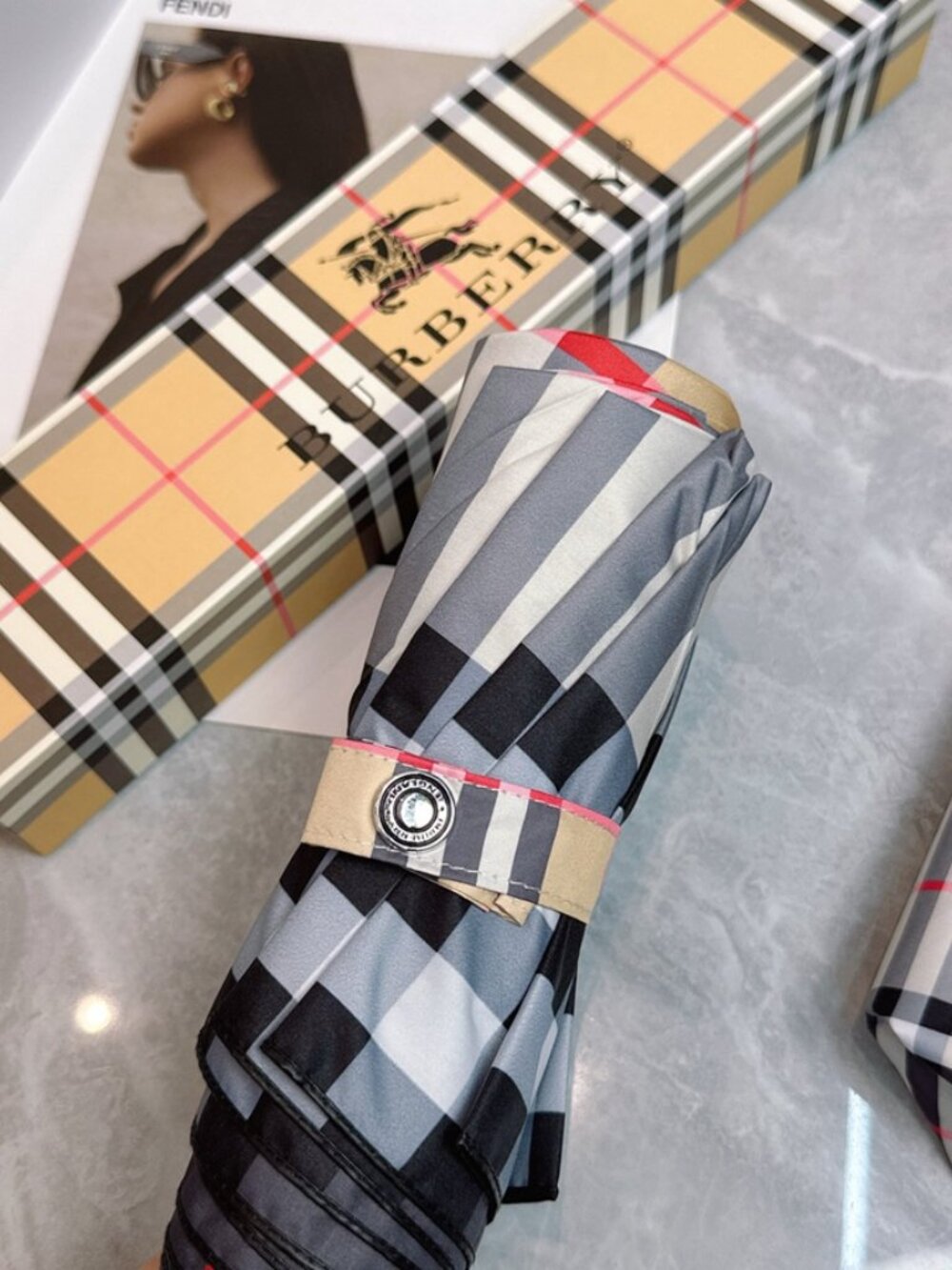 Burberry Manual Folding Umbrella (Sun & Rain) - Picture 5 of 9